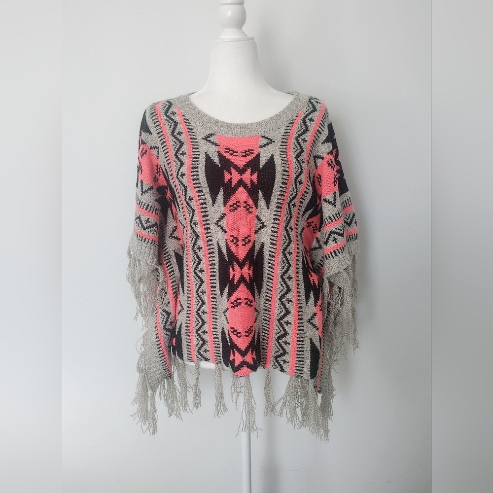 Soho Apparel Atzec Style Acrylic Poncho Size Small